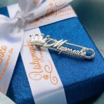 Шпилька срібна з фіанітами і короною, Мирослава