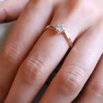 Каблучка для заручин срібна з золотом і камінчиком - Image 5